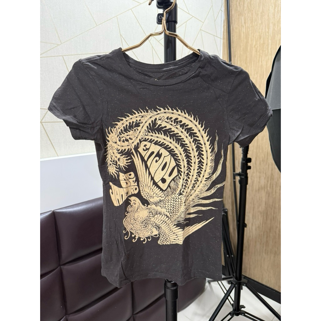 Preloved Kaos Wanita Abu-Abu Coconut Island