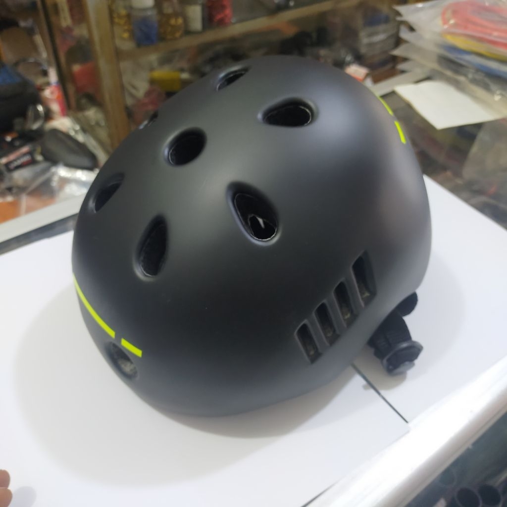 helm batok elyon helm sepeda