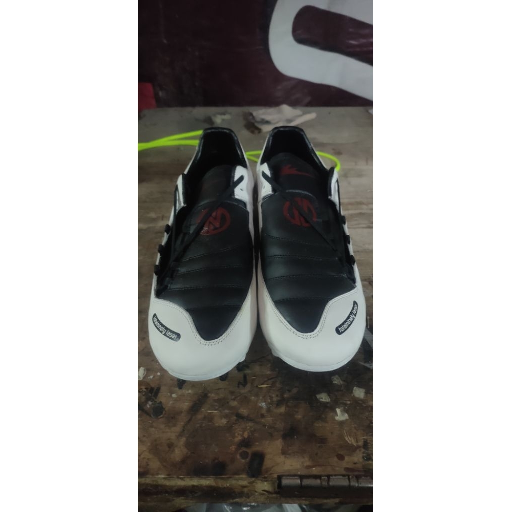 sepatu sepak bola kulit asli