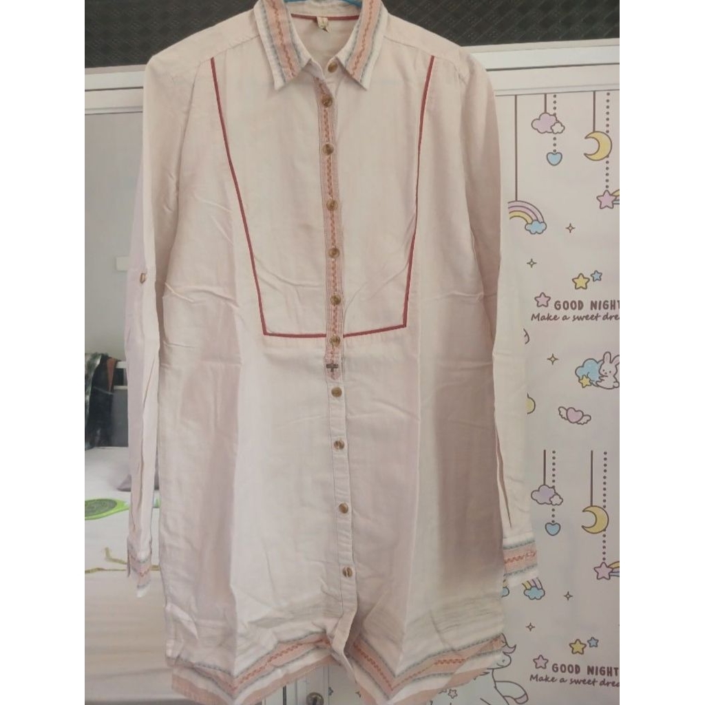 blouse triset putih