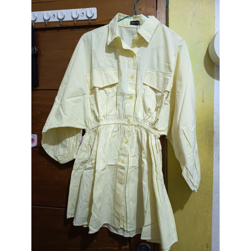 Preloved Kemeja LEODY Soft Yellow