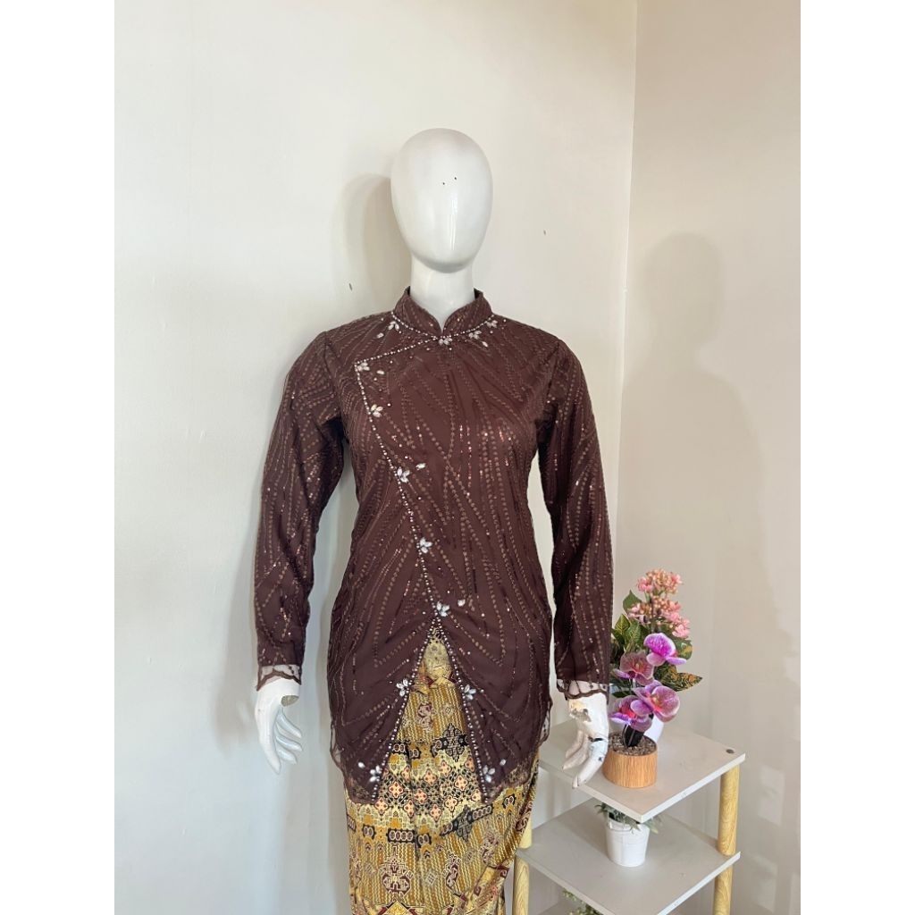 kebaya wisuda model janggan