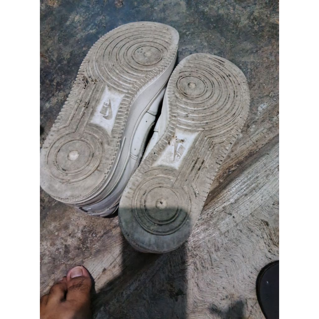 Nike af1 triple white size 42