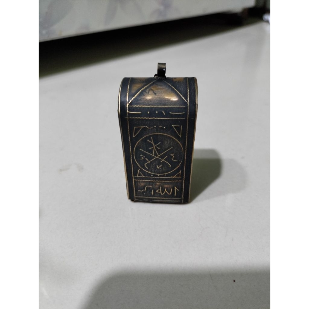 Alquran antik dari kulit ontaa dalam kotak kuningan pjg 3 meter