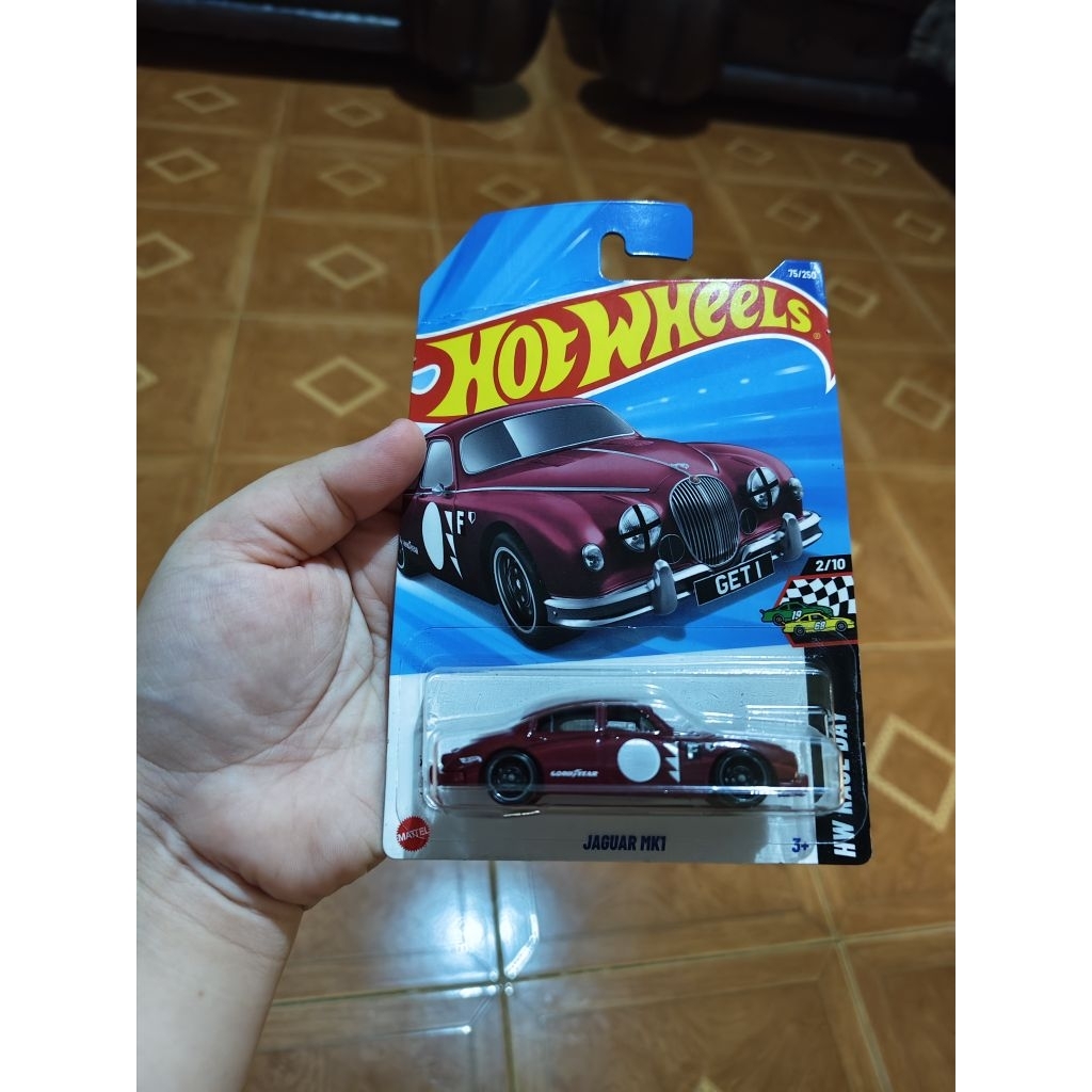 Hot Wheels Jaguar Race Day