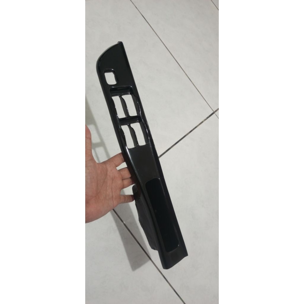 panel casing saklar power window Mitsubishi kuda warna hitam KANAN