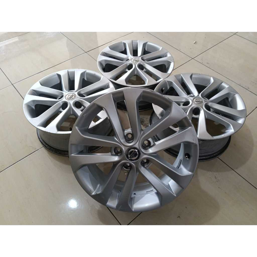 VELG MOBIL BEKAS ORIGINAL NISSAN JUKE RING 17 LEBAR 7 PCD 5 X 114,3 ET 46 WARNA SILVER UNTUK JUKE IN