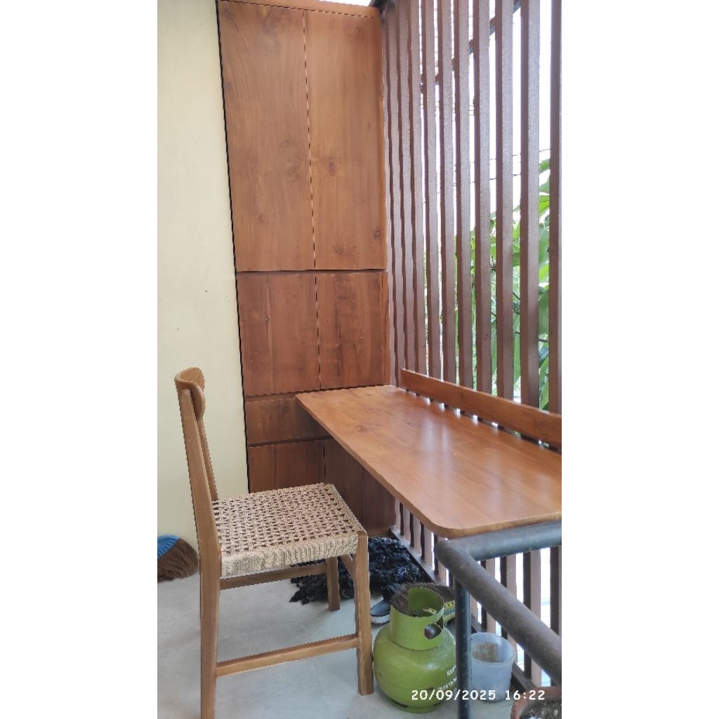 almari kabinet dan meja lipat dapur