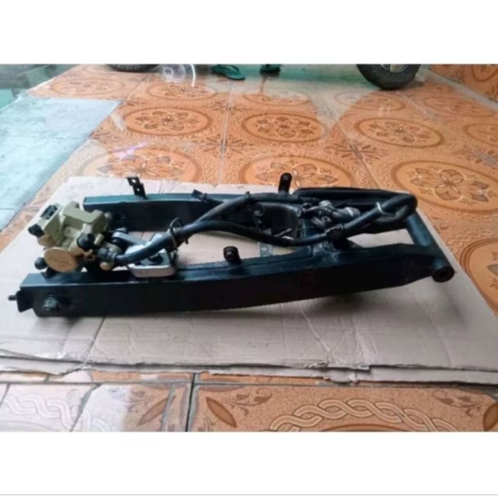 Swing Arm + Pengereman Vixion New/NVL/NVA Original Copotan