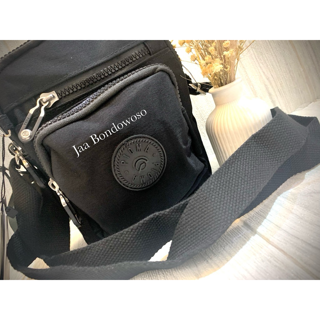 Jaa Bondowoso Tas Selempang Wanita Hitam Ukuran Kecil 4 Resleting Design Simple Cocok Sehari-hari