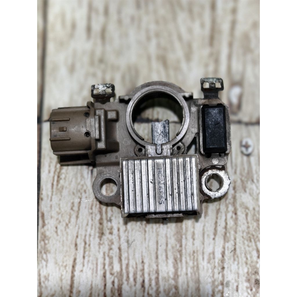 IC Regulator Alternator Sigra / Calya / CRV / Civic 2008 Soket 4 Copotan Ori