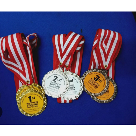 Medali Plastik Elegan Warna Emas Perak Perunggu – Medali Lomba Sekolah / Futsal / Event