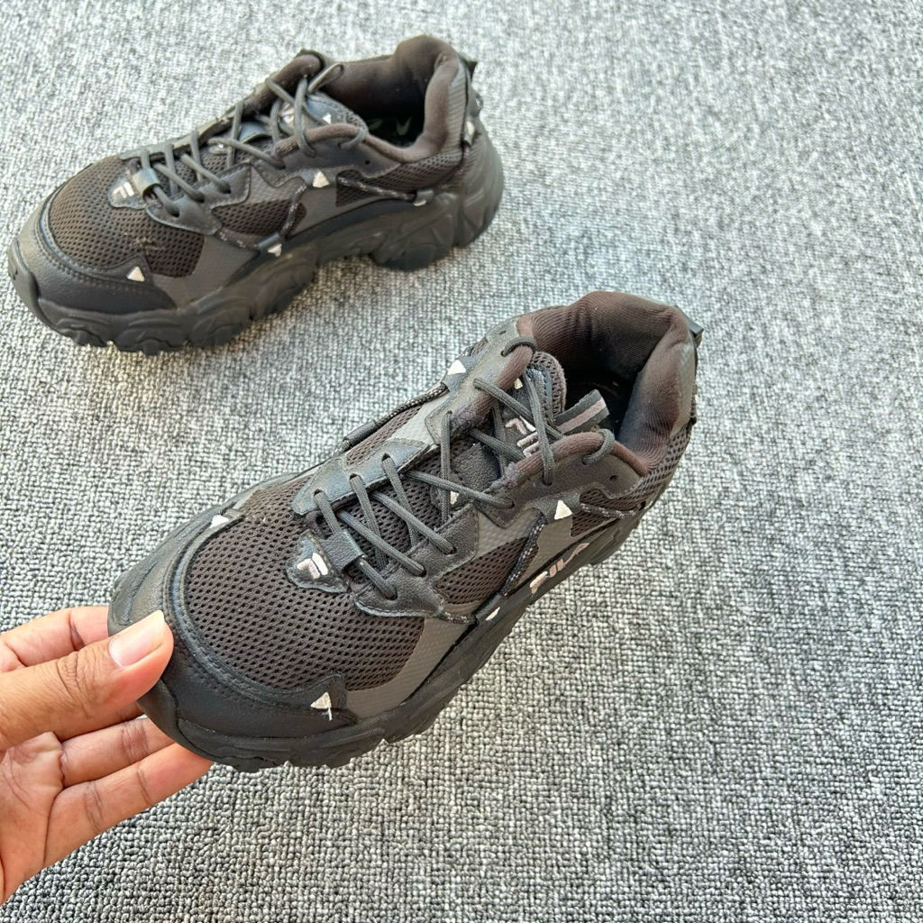 Sepatu Fila Disruptor Low Black Cat Claw Preloved Size 38 Panjang Insole 23.5 cm