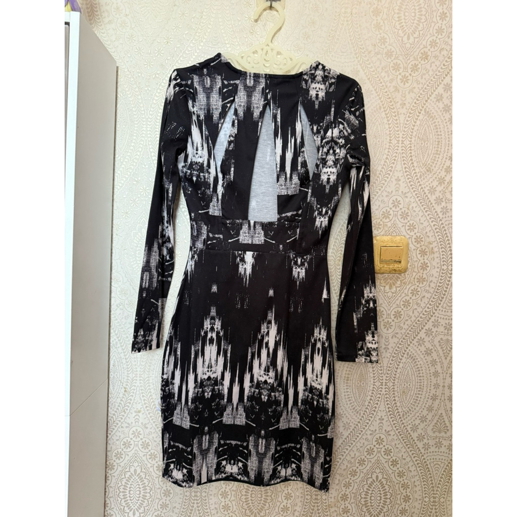 prelove dress monocrom HM variasi sexy di punggung