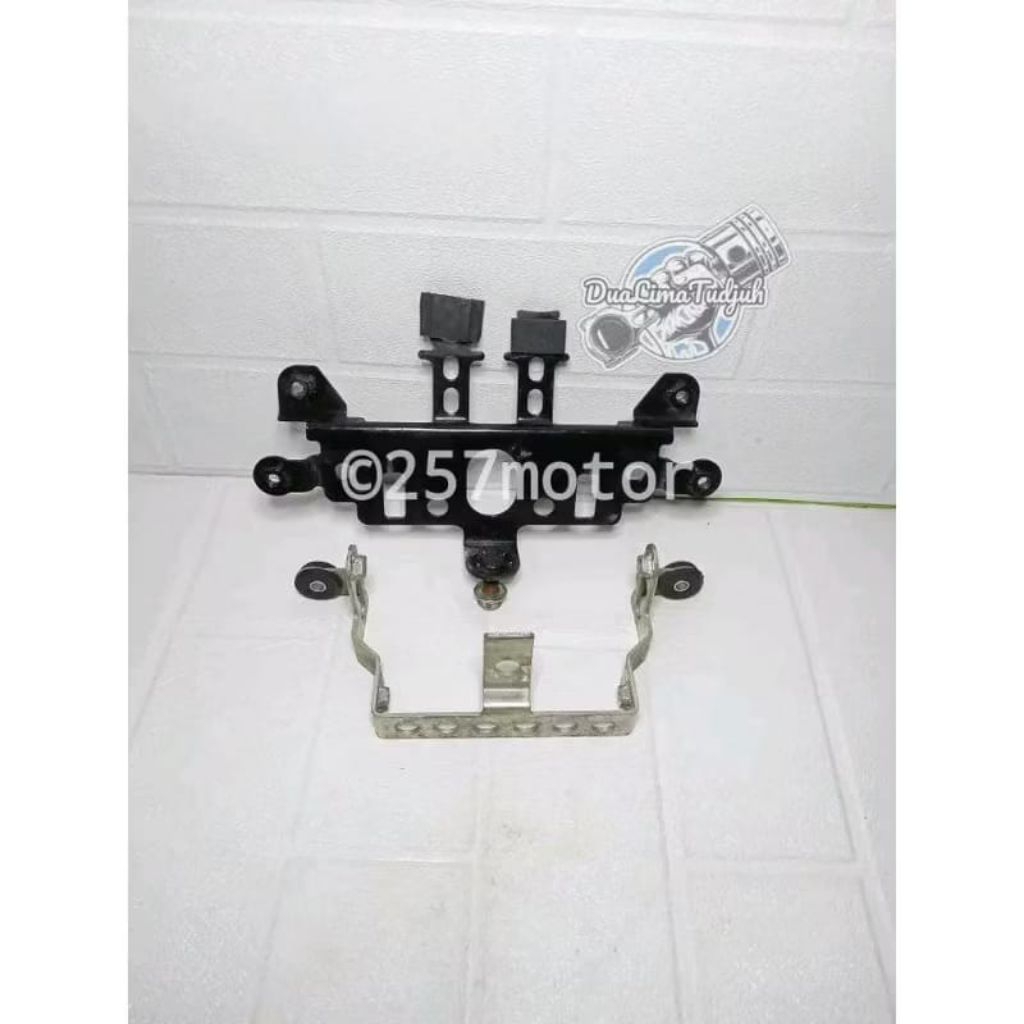 Braket Tangki Jok YAMAHA R15V3 Original