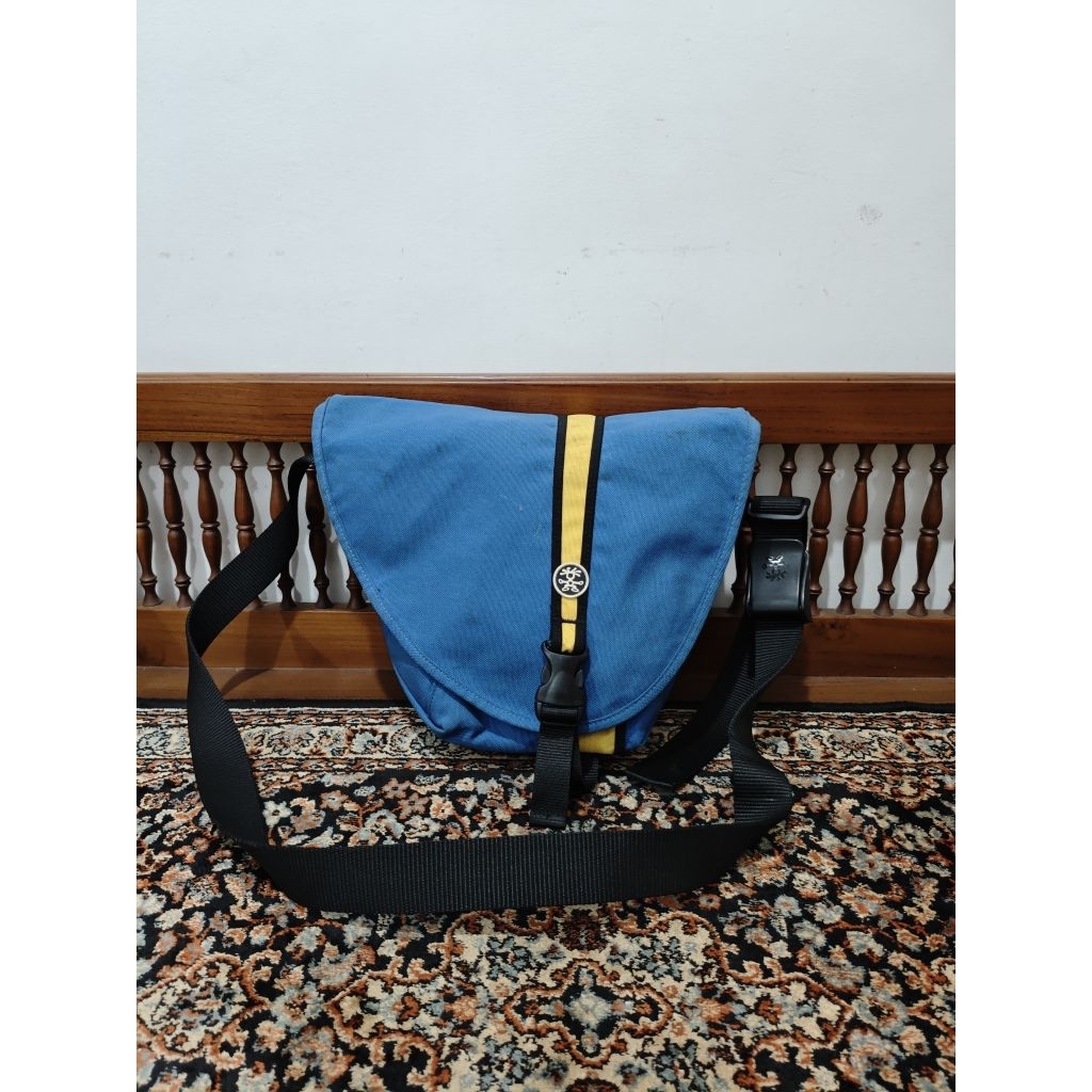 Tas sling bag crumpler biru
