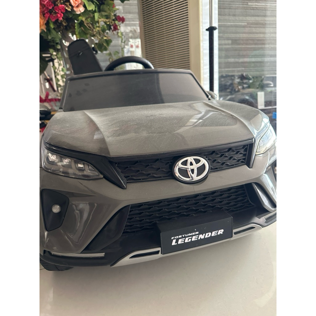 Mobil Aki anak Fortuner Legender