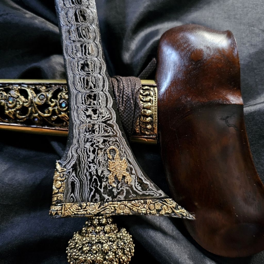 Keris Brojol Kinatah Makoro Kolocokro Sepuh Emas