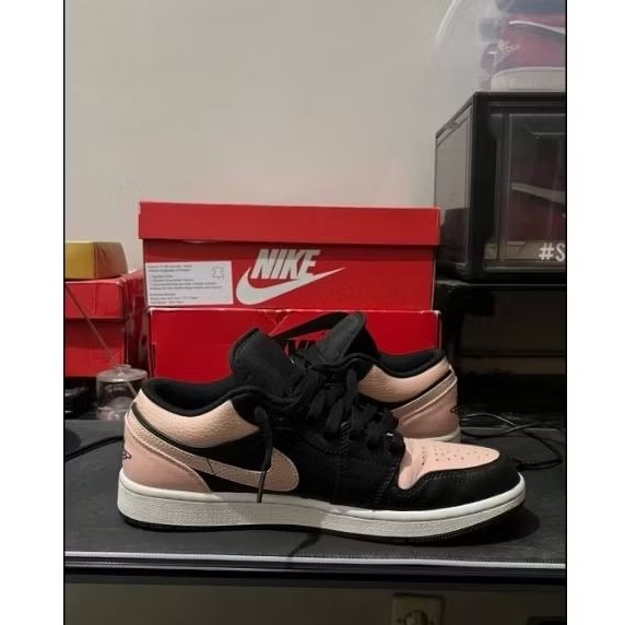 Aj 1 low Crimson Tint