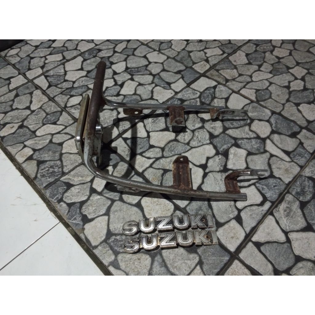 Emblem tangki dan behel Suzuki A100 econos original copotan