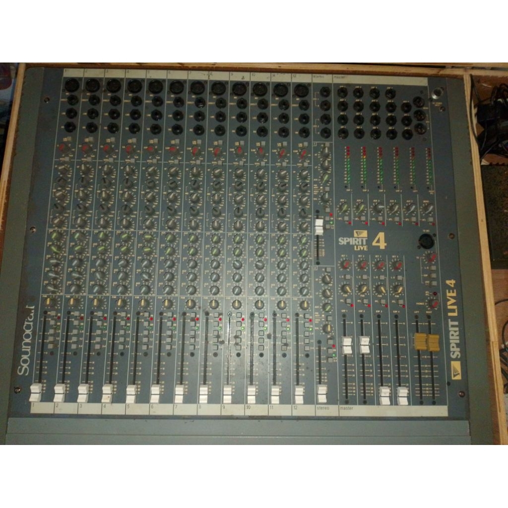 Mixer Soundcraft Spirit Live 4 bekas scond