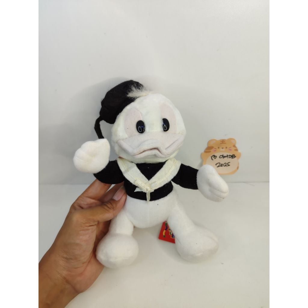 boneka Donald Duck monochrome original Disney