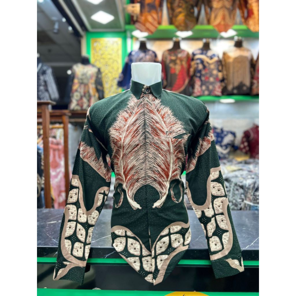 Kemeja Batik Pria Motif Daun Kelapa Hijau Botol Katun Halus Lapis Furing