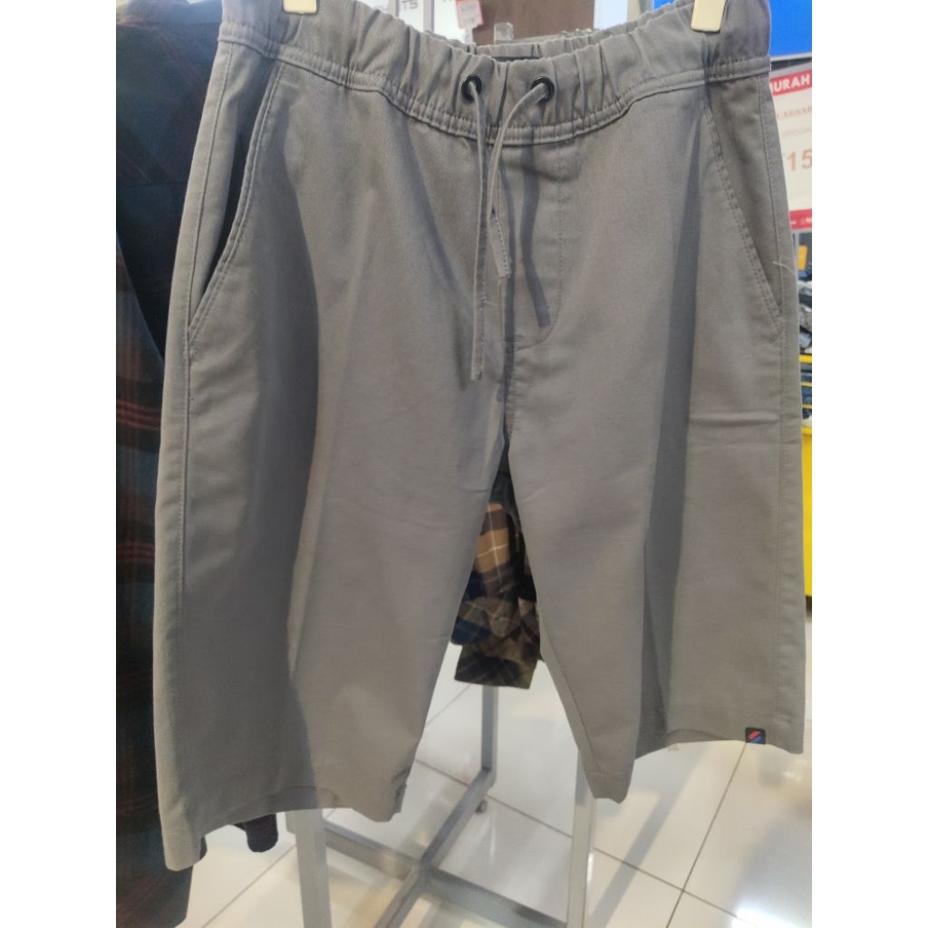 celana chinos pendek pinggang karet by brand S135