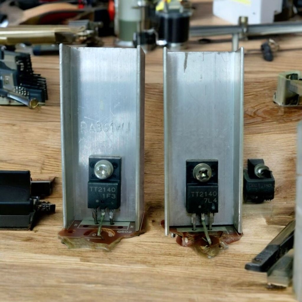 TR+Hetsing_TT2140_copotan_mesin_tv_sharp_21in_slim