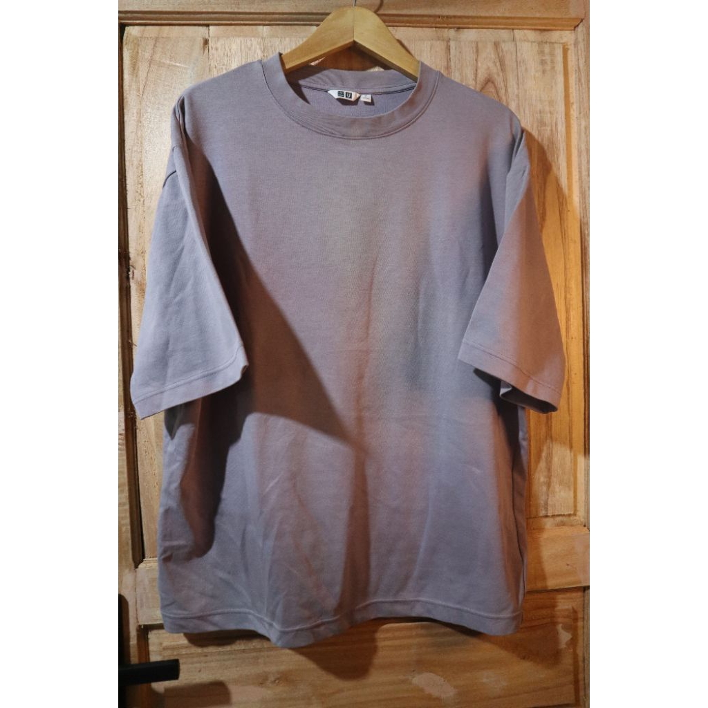 KAOS OVERSIZE UNIQLO AIRSM SECOND