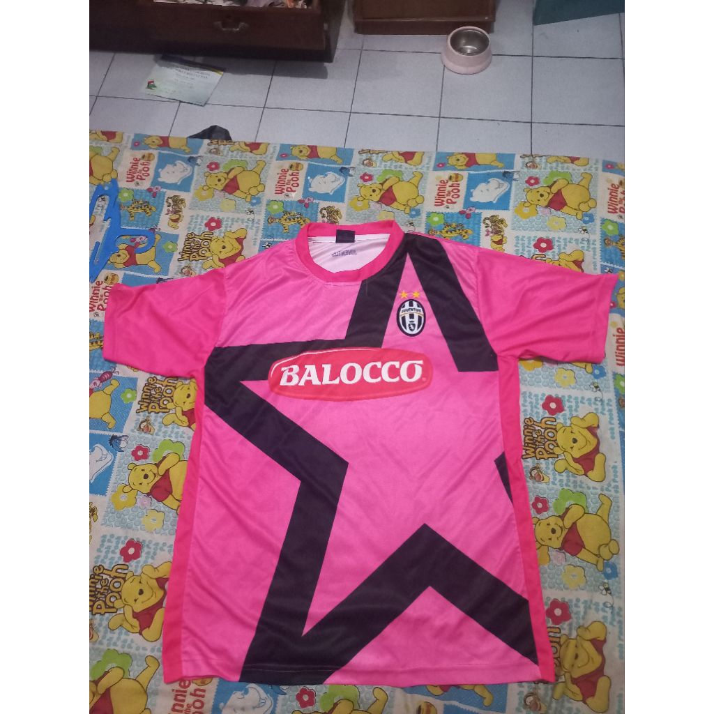 Baju Bola Klasik Juventus Pink Bal0cc0 Tahun 2011-2012 Kondisi Preloved