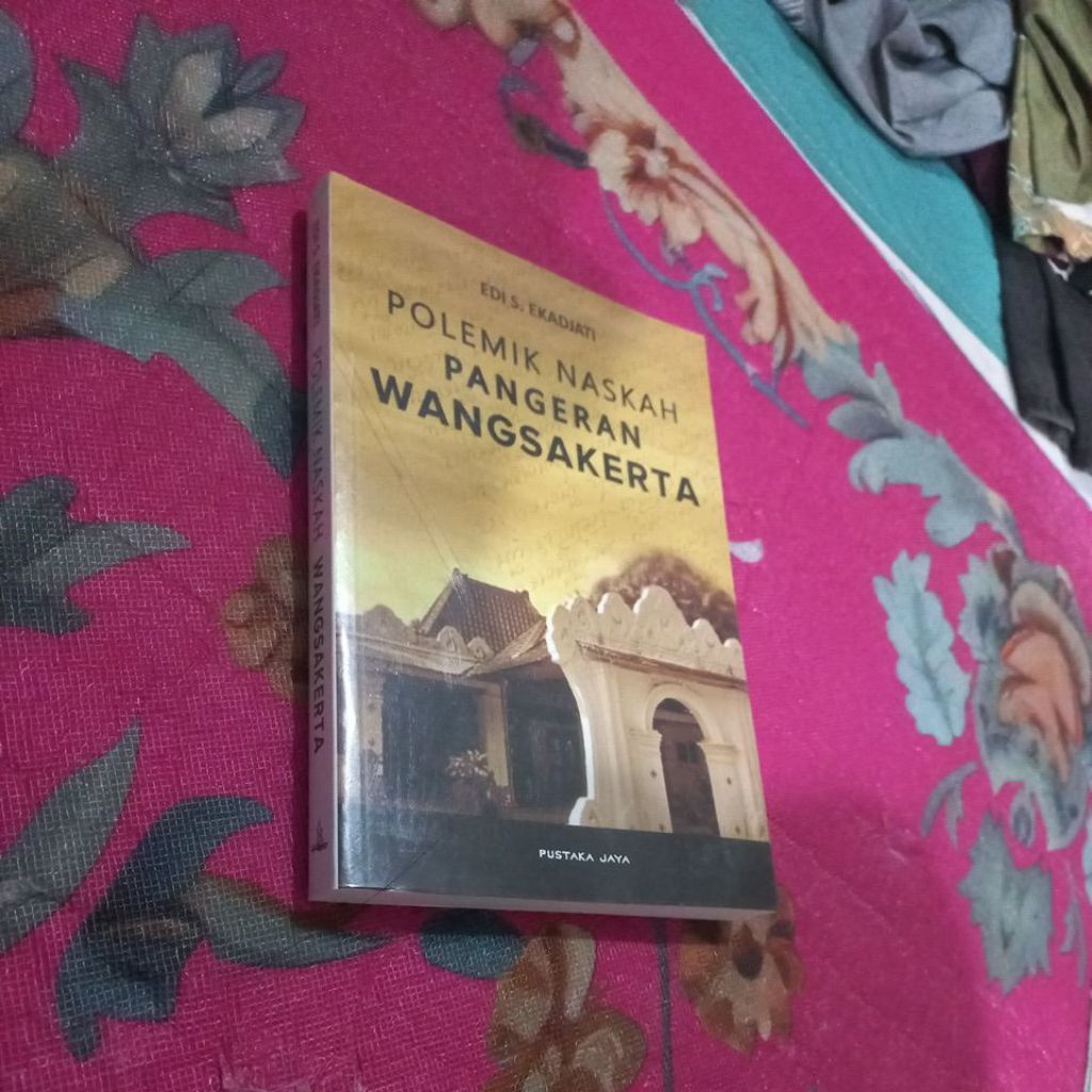 Buku Polemik Naskah Pangeran Wangsakerta Edi S Ekadjati original
