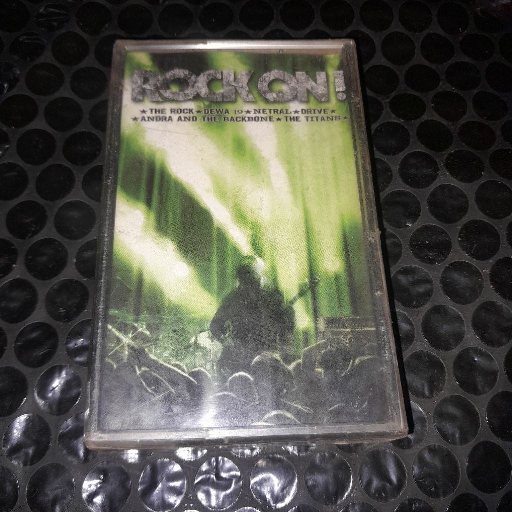 kaset pita Rock on (netral,the rock,dewa 19,andra and the backbone) / segel
