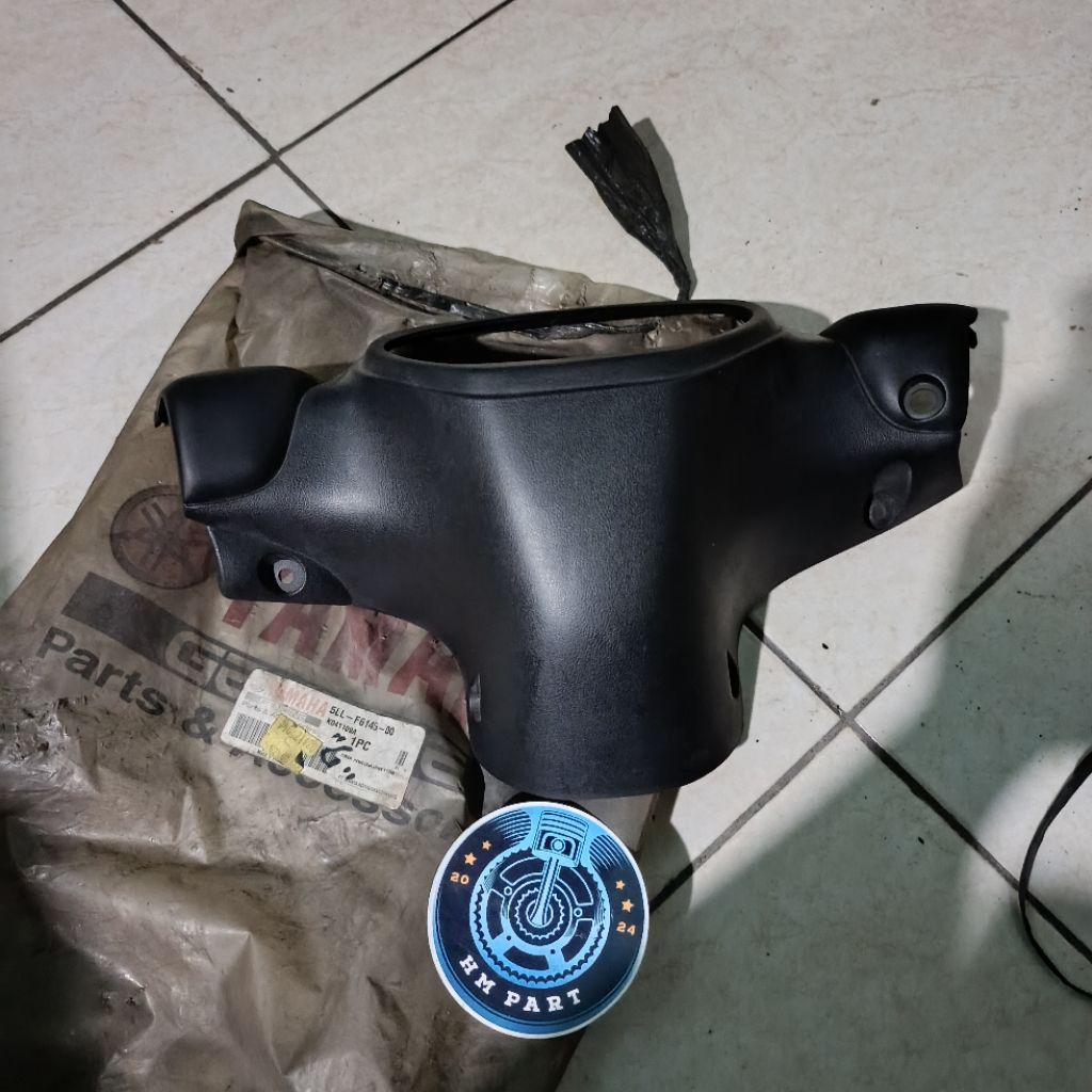 Cover handle upper 2 batok lampu belakang batok kilometer Jupiter Z lama | 5LL-F6145-00
