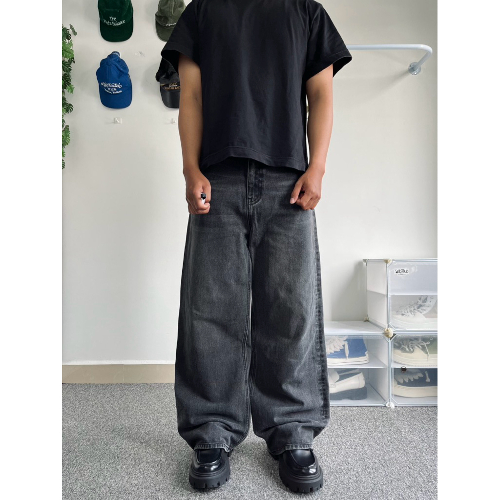 Vivastudio Dark Wash Jeans - Baggy Fit