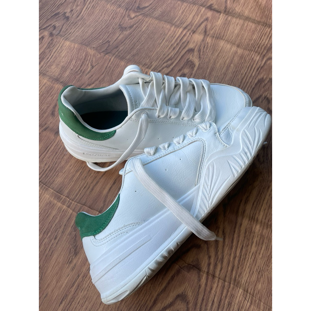 Sepatu skechers putih