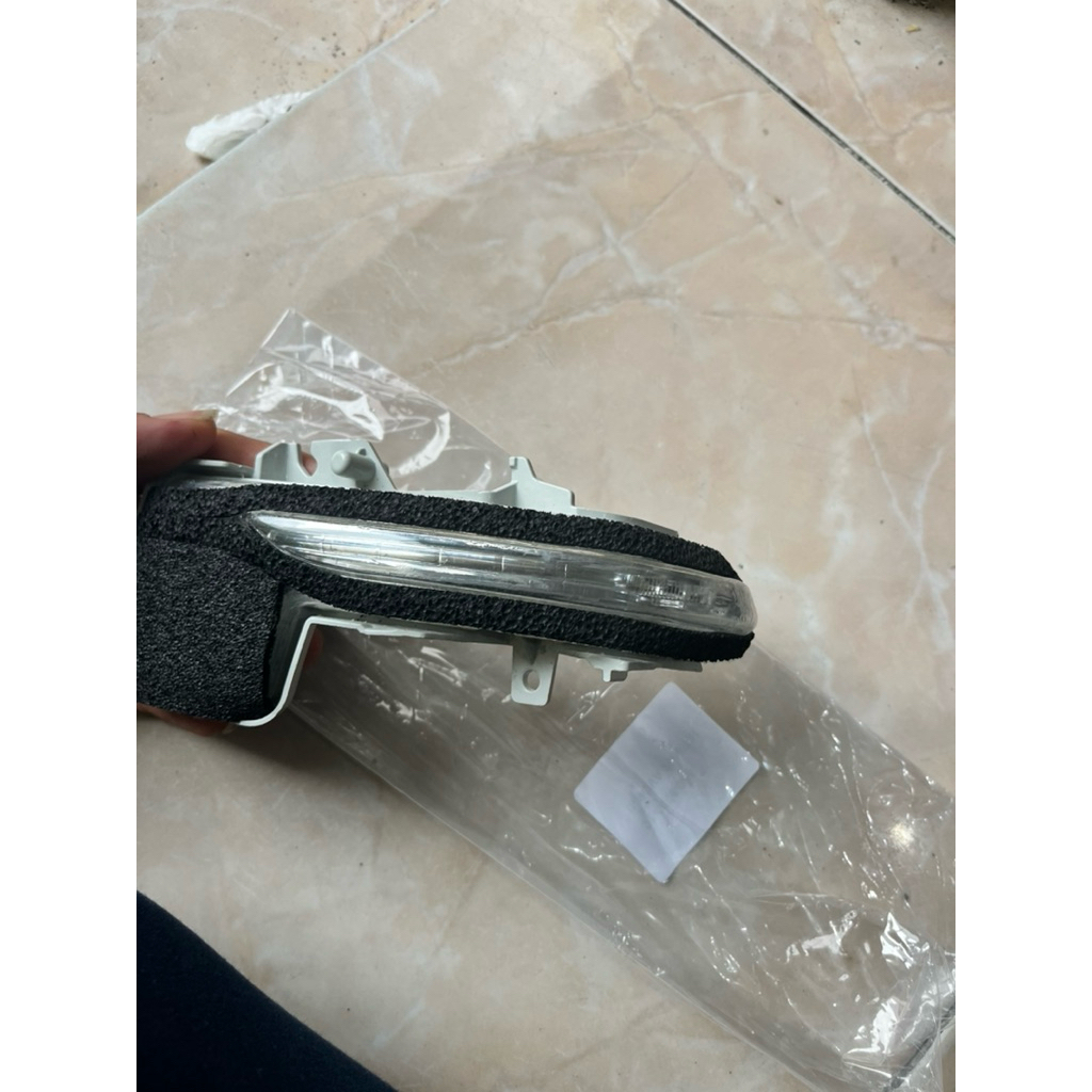 Lampu sein sen spion xpander ultimate cross original