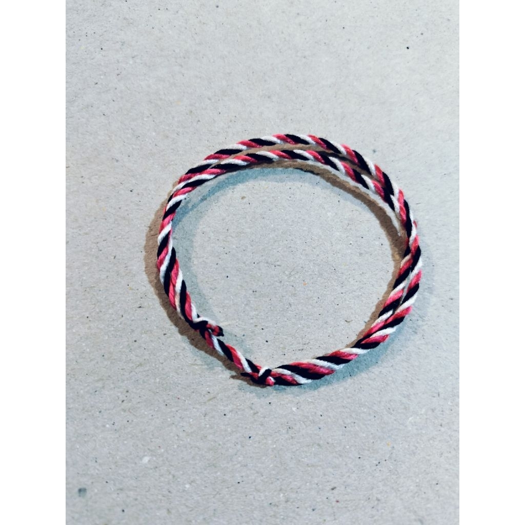 Gelang Tali Tridatu 3Warna Cowok Cewek Elegan