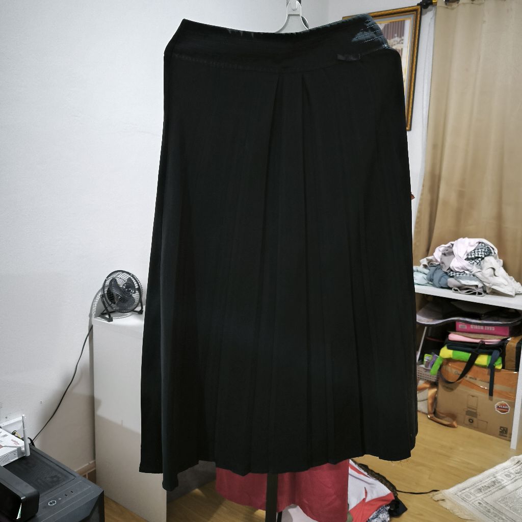 Rok Hitam Mekar Wanita Plisket Besar