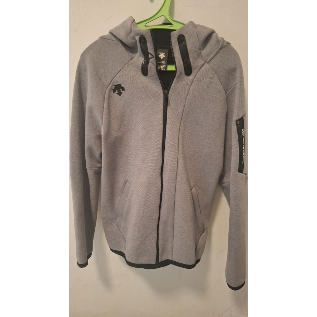 Hoodie Descente Second Original Size M Pemakaian Pribadi Like New