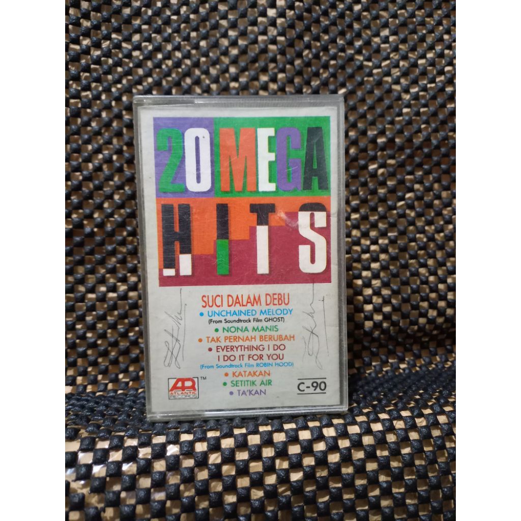 KASET PITA 20 MEGA HITS / SUCI DALAM DEBU