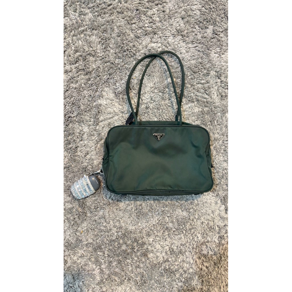 Preloved tas bahu Prada.