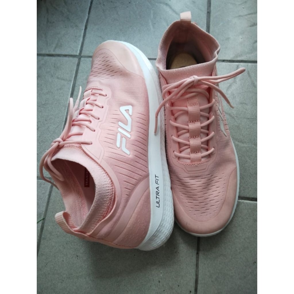 sepatu fila warna pink