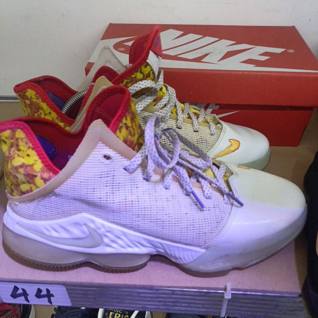 sepatu basket langka lebron 19 low size 45 insole 29