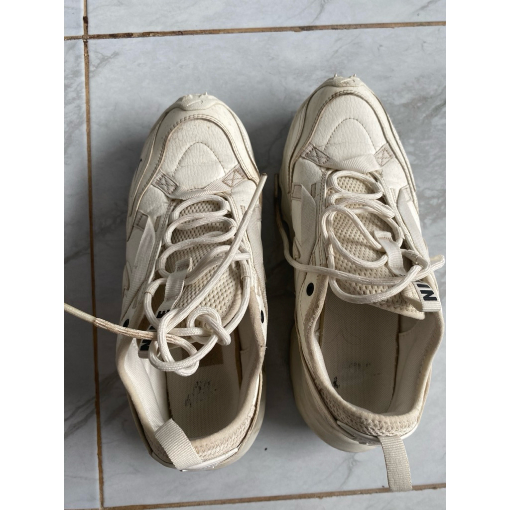 PRELOVED Sepatu Wanita Nike Putih ex Footlocker