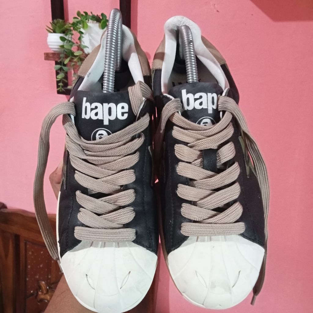 SEPATU BAPE