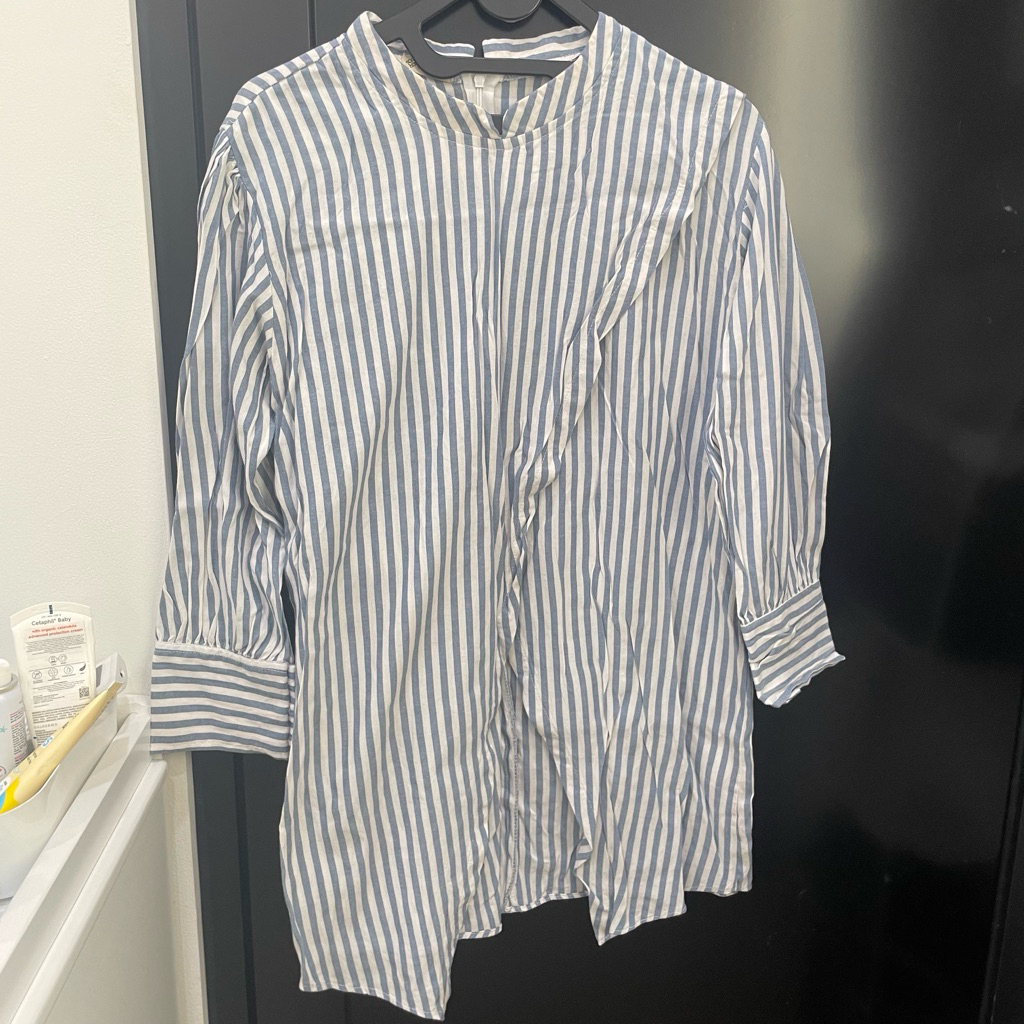 Kemeja Garis-garis Biru Putih Asimetris (Preloved)