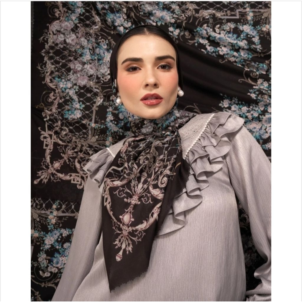 IVAN GUNAWAN PRIVE - Loraine Scarf Hijab Segi Empat Jilbab ORIGINAL By IVAN GUNAWAN