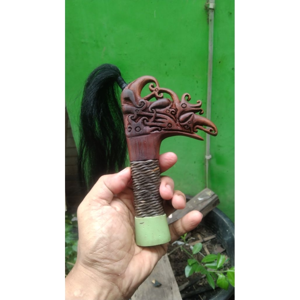 Hulu Mandau dari kayu Ulin limited edition