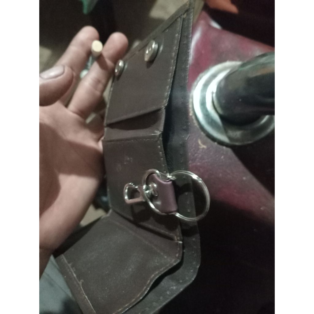 dompet gantungan kontak mobil